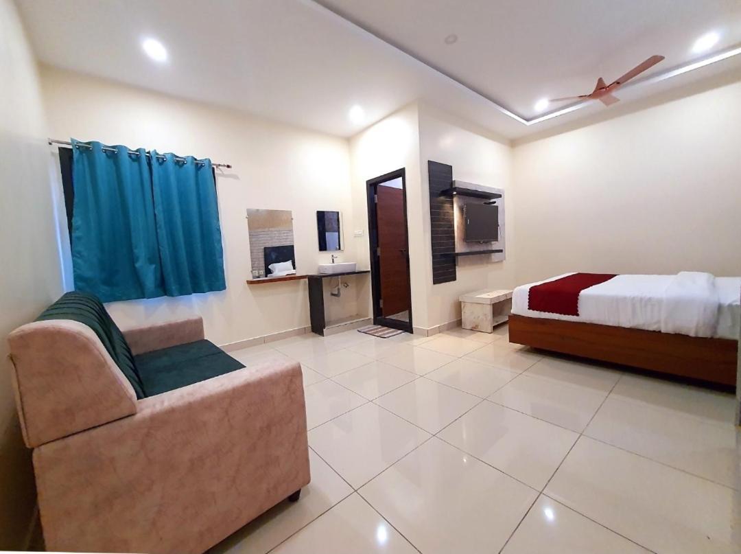 Hotel Vsr Grand Vijayawada Ngoại thất bức ảnh